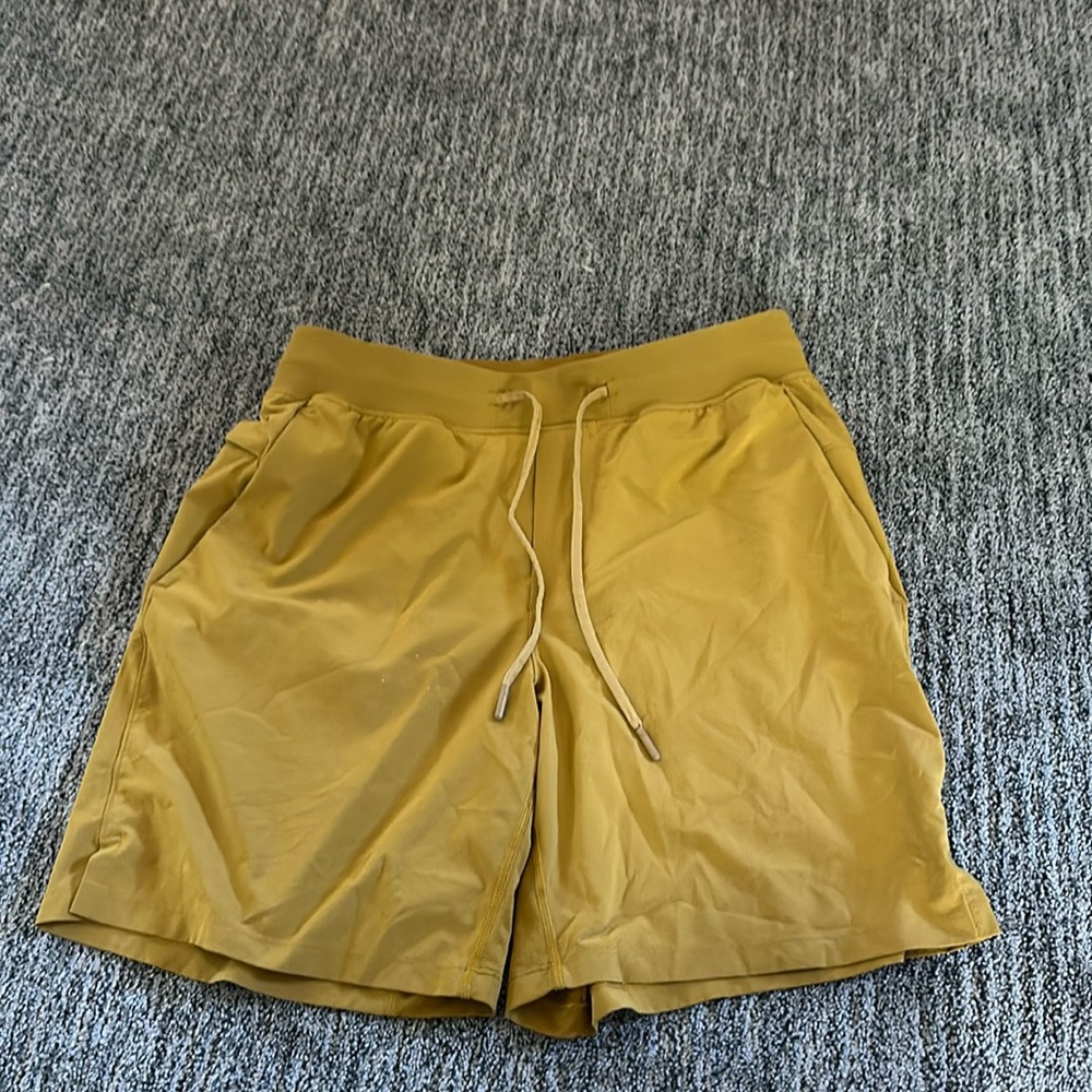 Men’s Lu Lu lemon shorts size medium